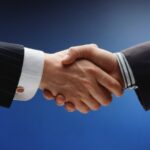 advice-on-how-to-properly-shake-hands-with-someone
