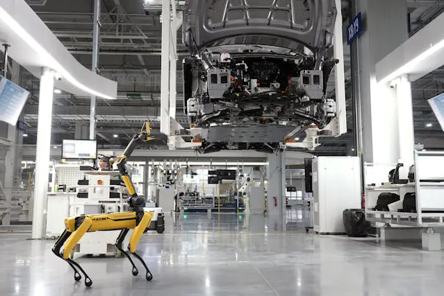 Photo by Hyundai Motor Group : https://www.pexels.com/photo/boston-dynamics-robot-in-a-car-factory-19319639/
